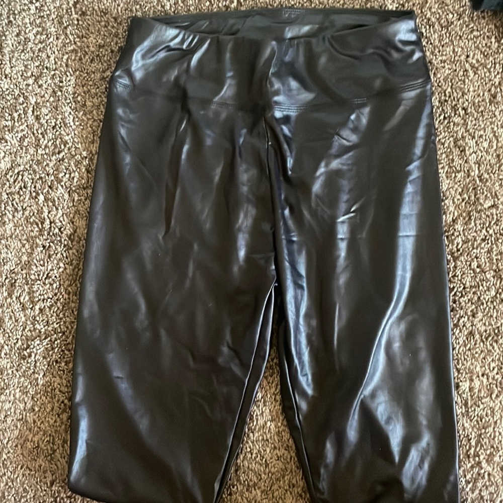 Black faux leather leggings size small